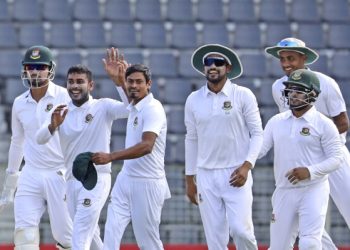 Bangladesh near victory as New Zealand fail trial by spin