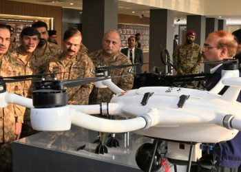 Latest technology essential for strengthening defence of Pakistan, COAS