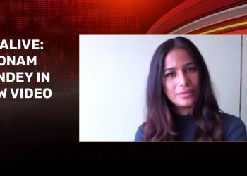 Internet angry at Poonam Pandey for faking her death over cervical cancer awareness