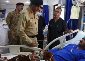 Corps Commander Karachi Pays Homage to Wounded Soldiers