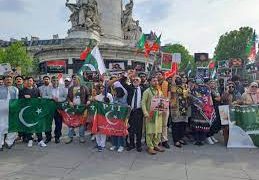 Ata Tarar slams PTI ‘handful of miscreants’ protesting outside WB, IMF HQs