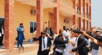 PTI lawyers attack Khawar Maneka