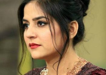 After long absence, Sanam Baloch makes comeback to social media