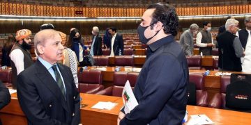 PML-N tasks Ahsan Iqbal to bring PPP into federal cabinet