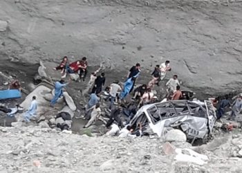 Seven labourers killed as truck plunges into ravine in Diamer
