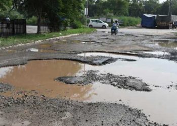 Centre to release funds for reconstruction of  damaged roads in Sindh