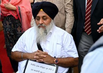 Gunman shoots at Sikh leader outside India’s Golden Temple