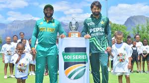 Paarl: Pakistan restricts South Africa to 239 in first ODI