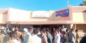 Sanghar: Sit-in protest continues on second day against killing of 3 persons