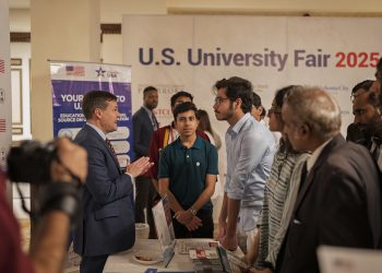 US universities engage hundreds of Pakistani Students in Karachi
