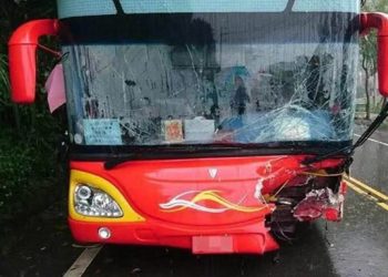 Karachi Red Bus kills its company driver in fatal accident