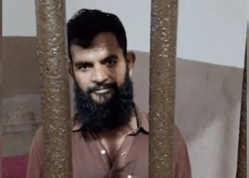 Karachi: Man arrested for beating traffic cop, charging illegal parking fee