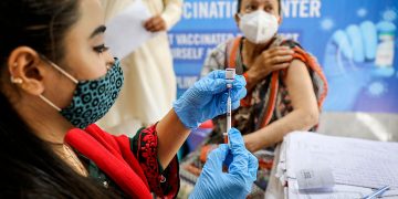 CM orders hiring of 3500 vaccinators, technical staff in Sindh