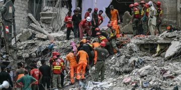 Death toll rises to 19 as rescue operation continues in Lyari building collapse