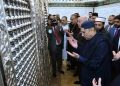 President Zardari pays respects at Hazrat Ali shrine in Najaf
