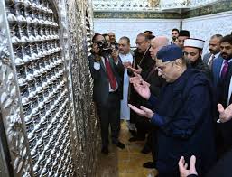 President Zardari pays respects at Hazrat Ali shrine in Najaf